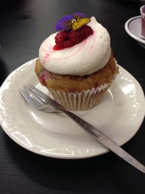White choc raspberry cupcake at The Pearfect Pantry in Osbourne Park