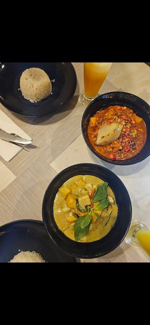 Green curry with tofu and Masaman curry with tofu at Bhu Nga Sani in Krabi