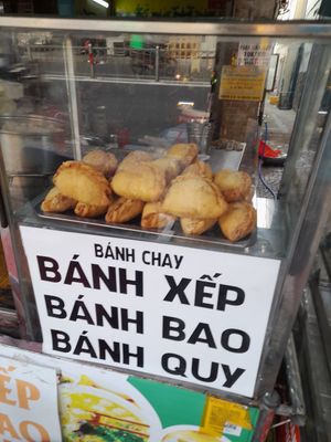 These pastry things look good. Sadly I don't know if they are vegan or vegetarian at Quán Chay 407 in Ho Chi Minh City