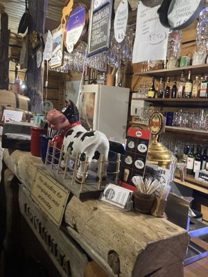 Bar and order desk   at Ylläksen Eväskori in Aekaeslompolo