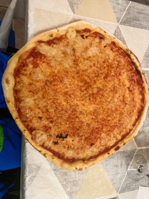 Pizza   at Ylläksen Eväskori in Aekaeslompolo