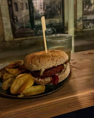 Burger at vEgX Public in Mantova