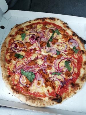 Vegane Thunfischpizza at SlimJims in Hamburg