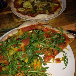 vegan pizza at SlimJims in Hamburg