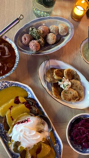 Hauptspeise zum teilen   at Zweiundzwanzig Showcase Kitchen in Mannheim