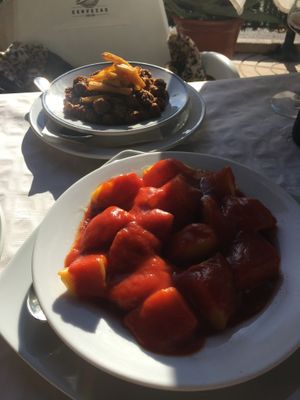 Patatas mansas y pincho moruno vegano at Aloe in Almeria