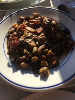 Setas con embutido vegano at Aloe in Almeria