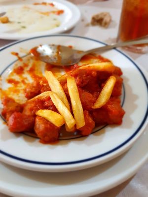 Carne con tomate at Aloe in Almeria