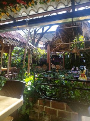 Vegan options included coffees, breads, pizza, burger, smoothies. #Veganuary at Idea Connection in San Pedro La Laguna