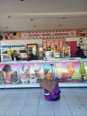 Everything seem pretty natural. But beware to ask without milk! (Sin leche) #Veganuary at La Michoacana in Isla Mujeres