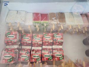 Paletas de helado de frutas a base de fruta y agua #Veganuary at La Michoacana in Isla Mujeres