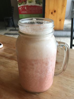 Pineapple Strawberry Shake  at El Chante Gourmet in Alajuela