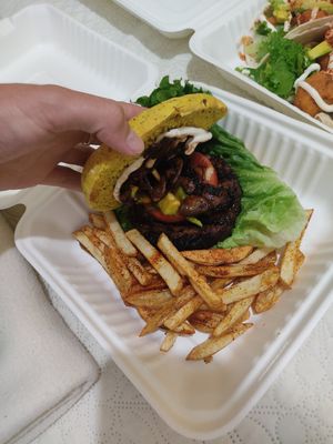 Inside the caramelise Burger at El Chante Gourmet in Alajuela