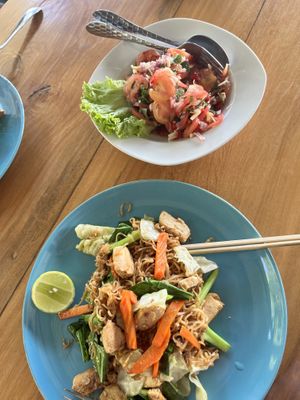 Mama pad tofu and spicy tomato salad  at Pipin Cafe in Koh Chang