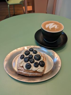 Danese und Flat White at The Sanctuary - Potsdamer Platz in Berlin
