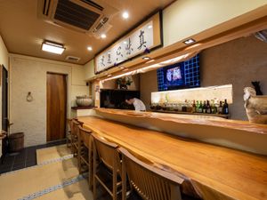 A counter made of sacred wood over 500 years old, and hand-woven tatami mats used in national treasure temples  at Bingosaryo - 備後茶量　 in Onomichi