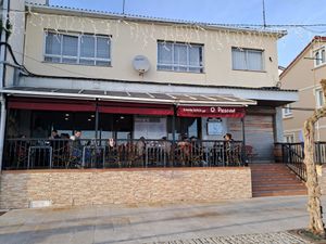 La terraza de arriba, en verano hay mesas abajo también at Meson O'Pescador in Ares