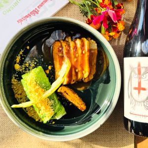 smoked tempeh with coffee glaze at Salto Bar    in La Fontanera