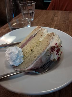 Raspberry & pistachio cake at Sora Diana in Edinburgh