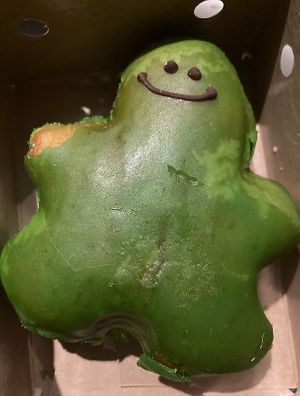 Apple cinnamon vegan donut at Boldú in Madrid