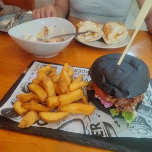 Hamburguesa y bocadillo de calamares at Bar La Plazuela in Gran Canaria