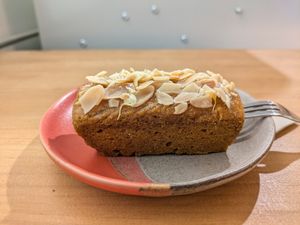 A carrot cake at La Consciente - Gràcia in Barcelona