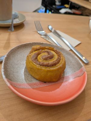 A cinnroll at La Consciente - Gràcia in Barcelona