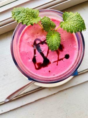 new - Raspberry Lassi joins the popular Mango Lassi in von zehn bis vier at Von Zehn bis Vier at Academy Bar in Salzburg