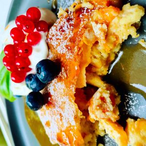 sweet strudel with fruits of the day and whipped cream at Von Zehn bis Vier at Academy Bar in Salzburg