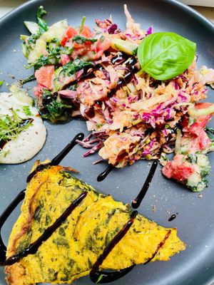 quiche with coleslaw at Von Zehn bis Vier at Academy Bar in Salzburg