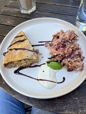   at Von Zehn bis Vier at Academy Bar in Salzburg