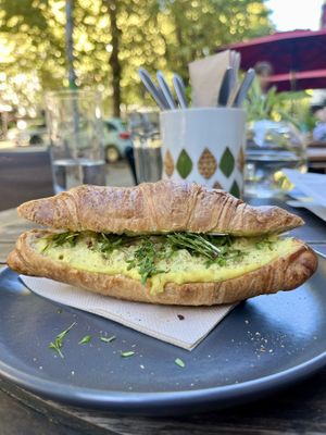   at Von Zehn bis Vier at Academy Bar in Salzburg