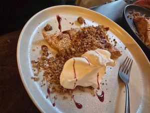 Apple strudel with cream at Von Zehn bis Vier at Academy Bar in Salzburg