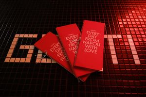 Table with logo + the menu at Gotti Pizza in Saarbrucken