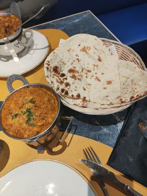 Pan Naan sin mantequilla (pedir explícitamente) at Delhi Darbar in Tenerife