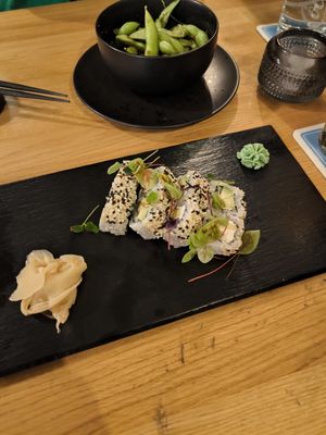 vegane InsideOutside Philadelphia Roll mit Avocado 🥑 at HQ in Landshut