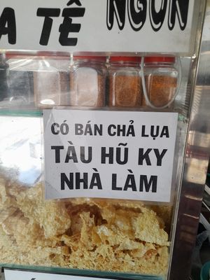 Menu in Vietnamese only at Minh Khuê in Ho Chi Minh City