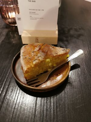 Lemon and lavender cake at Espresso Quartier in Maastricht