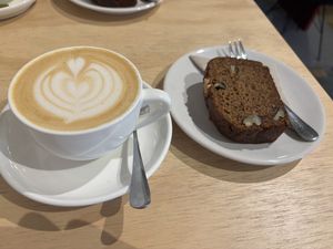 Keuze uit drie vegan cakes ! Dit is de bananencake.  at kohi koffiebar in Haarlem