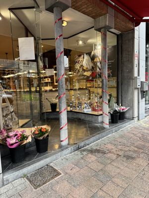 Devanture   at Valentino Chocolatier in La Louviere
