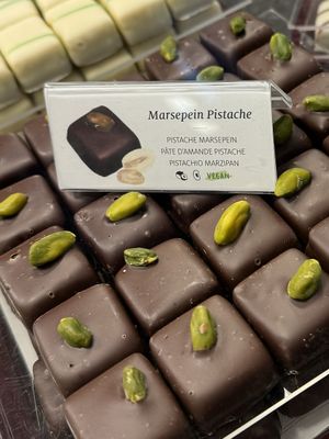 Praline massepain pistache   at Valentino Chocolatier in La Louviere