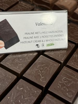 Praliné avec 2 noisettes entières   at Valentino Chocolatier in La Louviere