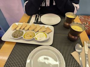 Restaurant amb opcions vegetarianes i veganes, molt bo el mango lassi amb ametlles! at Bistro Restaurant - Menjar de l'Índia in Sabadell