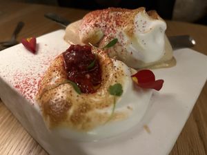 Polo de avellanas ahumadas, ceviche de frambuesa y merengue italiano.  at Fronda Pasaje BCN in Barcelona