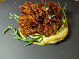 Enoki tempura with sea herbs at Fronda Pasaje BCN in Barcelona