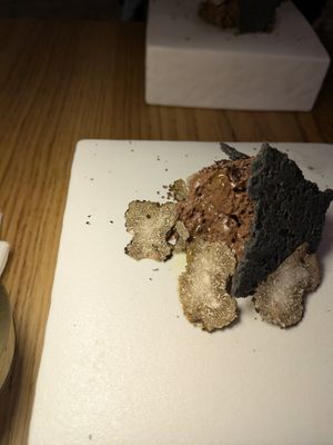 Chocolate and white truffle at Fronda Pasaje BCN in Barcelona