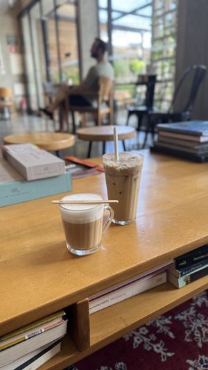 Latte + chai latte frio  at Café Cultura Batel in Curitiba
