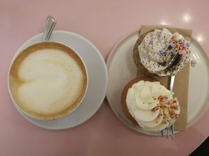Vegane Cupcakes (Vanille und Mohn) at Cupcakeladen in Berlin