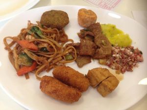 Some of the options on Saturday: yakisoba, tofu, fried banana, seitan, cassava's (mandioquinha) puree, potato's fried ball, chickpeas' burger, pepperoni's glam.
 at Loving Hut - Vila Mariana in Sao Paulo