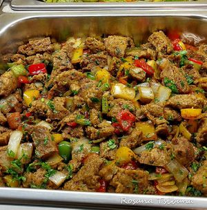 Tofu, pepper, onion and greens at Loving Hut - Vila Mariana in Sao Paulo